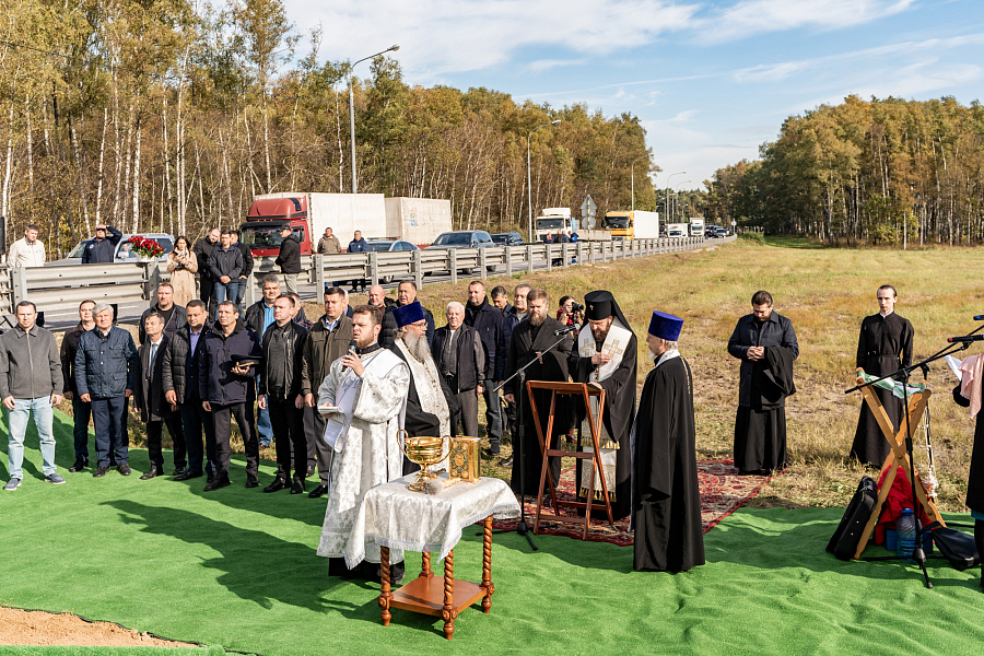 Освящение первого поклонного креста в Подольске